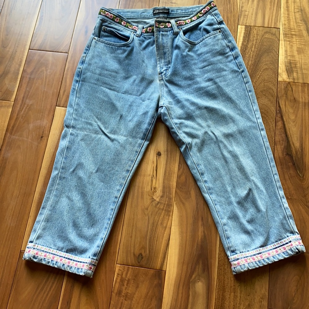 No Boundaries Capri Jeans